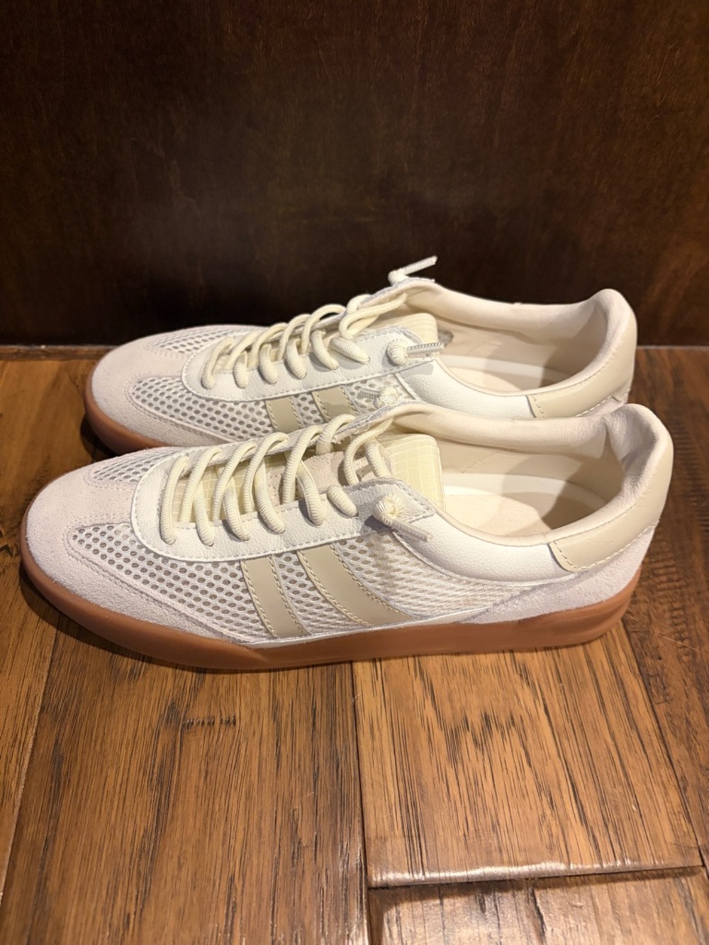 Steve Madden Cream White and Gum Sneakers- never worn!! - Picture 2 of 5